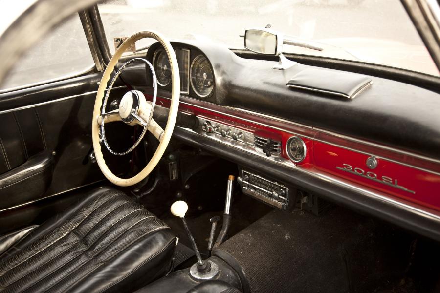  Mercedes-Benz 300 SL Roadster 1962 года  (фото 33 из 39)
